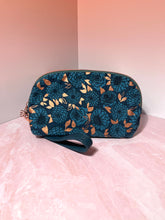 Load image into Gallery viewer, Curvy Clutch Wallet