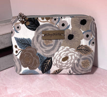 Load image into Gallery viewer, Princess Pouch