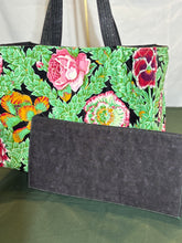 Load image into Gallery viewer, Market Bag Quilted Tote Large