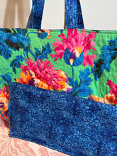 Load image into Gallery viewer, Market Bag Quilted Tote Large