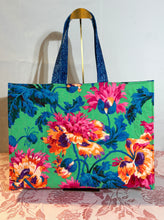 Load image into Gallery viewer, Market Bag Quilted Tote Large